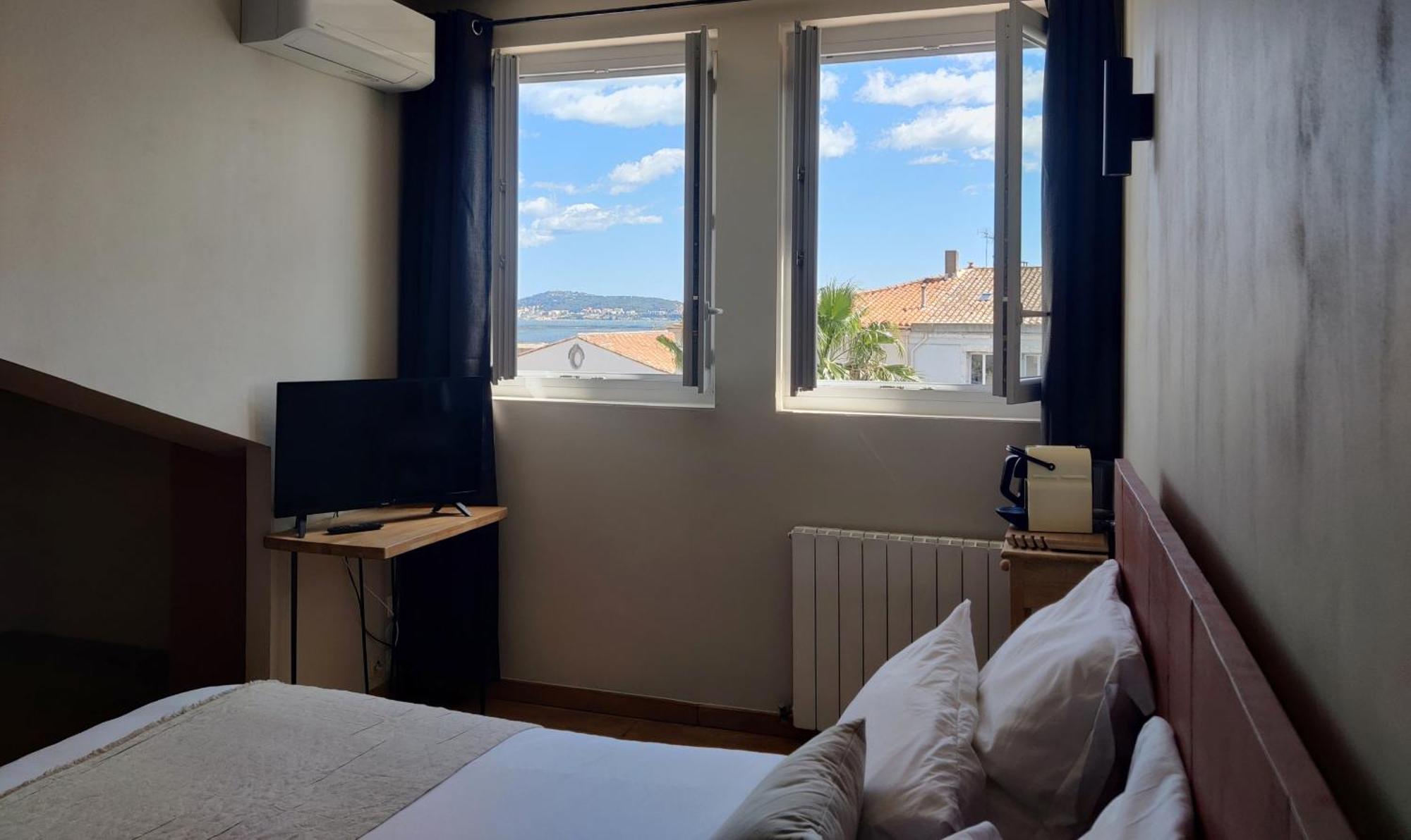 Chambres D'Hotes - Bed And Breakfast Les Palmiers Meze Bilik gambar