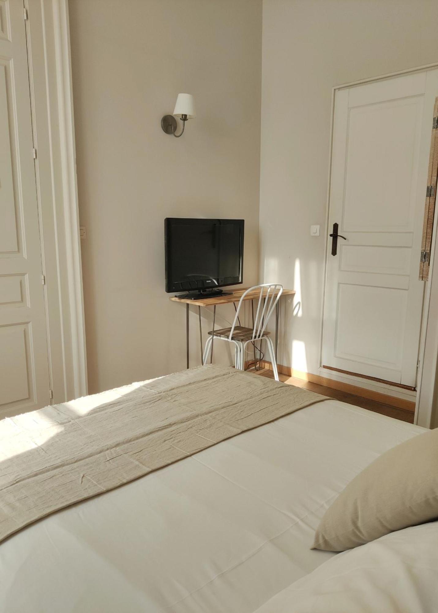 Chambres D'Hotes - Bed And Breakfast Les Palmiers Meze Bilik gambar