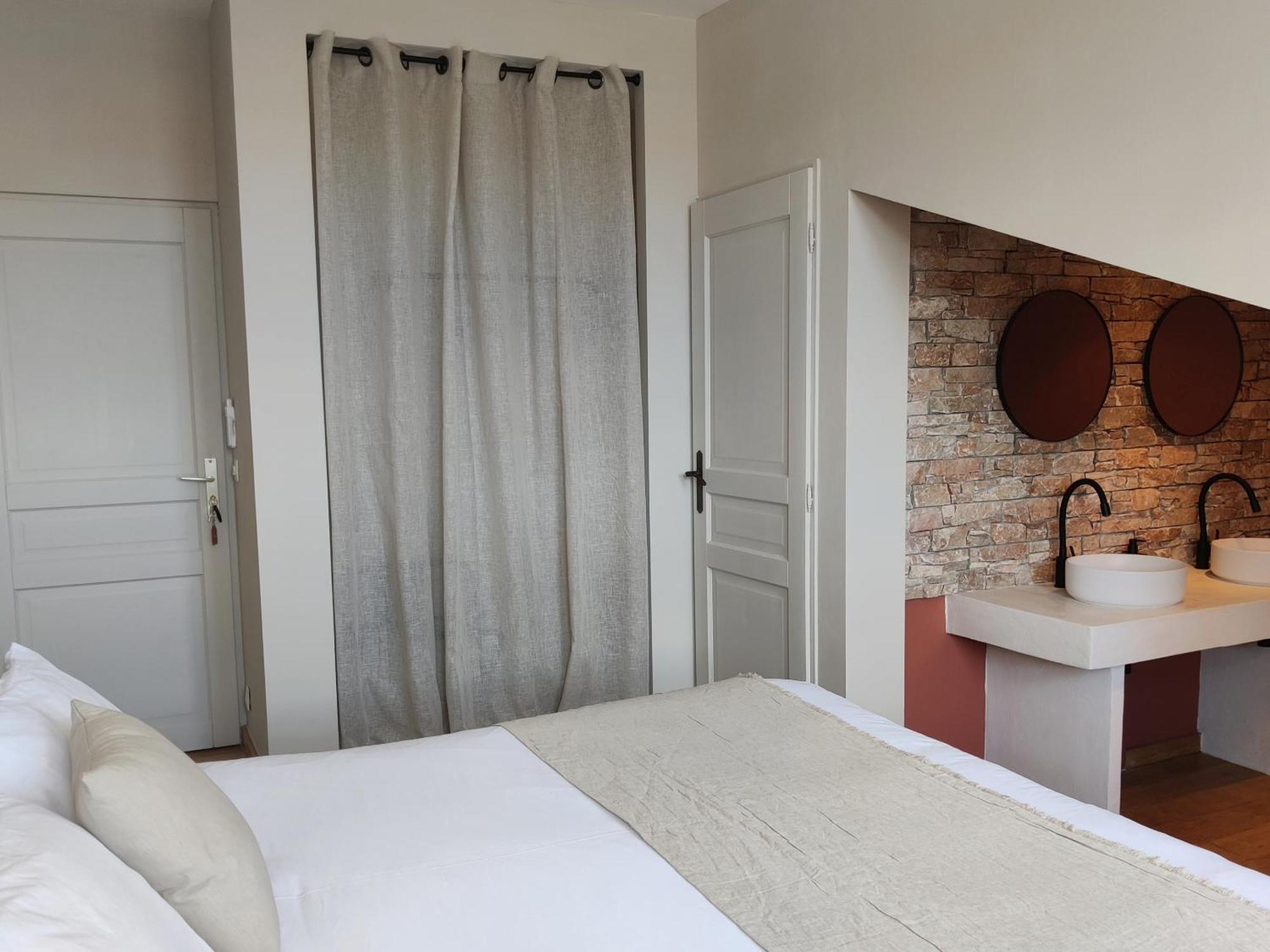 Chambres D'Hotes - Bed And Breakfast Les Palmiers Meze Bilik gambar